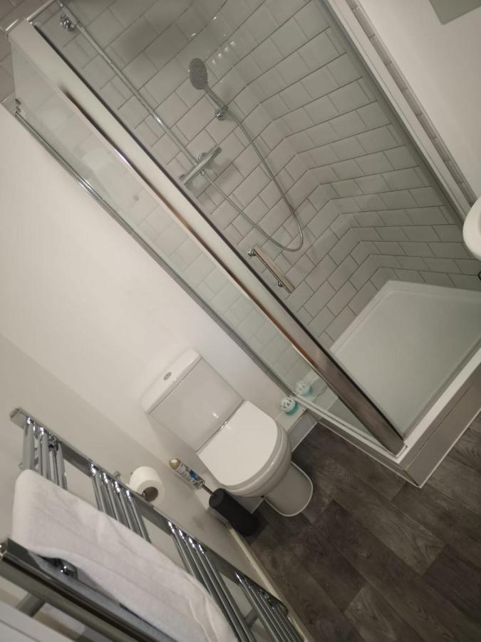 Seven Suites - Beautiful 2-Bed Apartment With Parking In Watford Central Kültér fotó