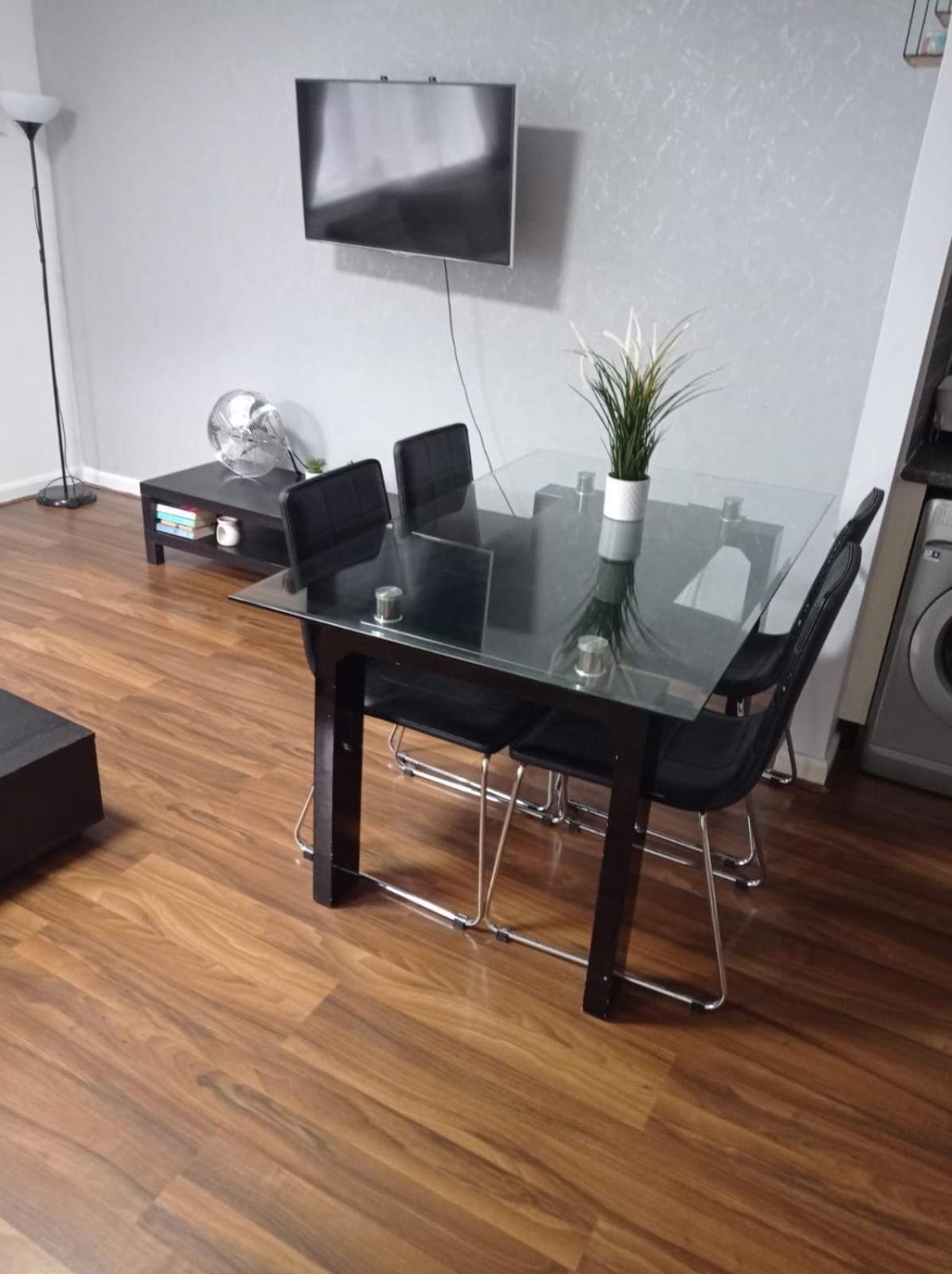 Seven Suites - Beautiful 2-Bed Apartment With Parking In Watford Central Kültér fotó